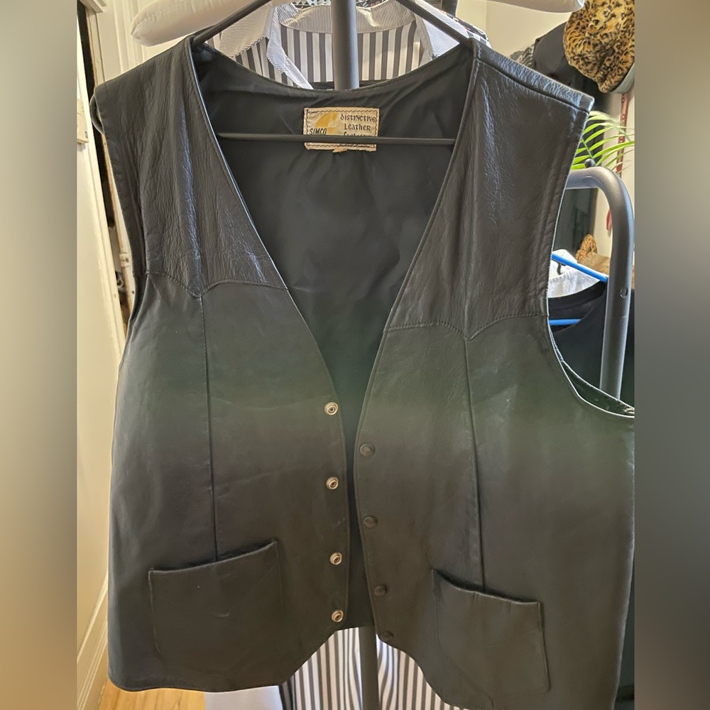 Unisex, black leather vest
